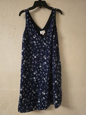 Everly Navy and White Floral V-Neck Dress